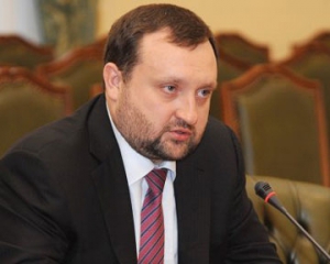 Арбузов: "Ми не можемо дати в економіку грошей, тому вона не працює"