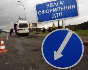 На Тернопільщині легковик протаранив автобус з дітьми: Троє загинули