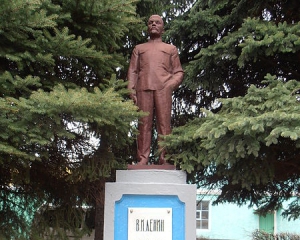 В Жмеринке открыли обновленный памятник Ленину