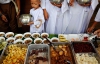 Маленькие тайцы проводят школьные каникулы в буддийских центрах медитаций