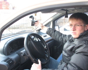 Украинским водителям посоветовали иметь видеорегистраторы и не бояться передвижных СТО