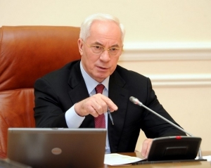 Прем'єр закликав опозицію працювати у парламенті, а не на вулицях