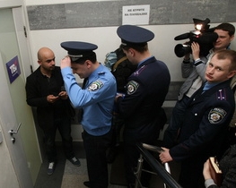 Суди за ТВі можуть тривати роки, а колектив зміниться до осені - експерти