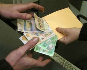 Українці не дають хабарі чиновникам - соцопитування