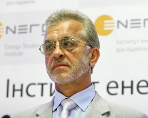 На початку травня бензин подешевшає на 15-20 копійок - експерт