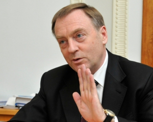 Янукович може відпустити Тимошенко і без комісії з помилування - Лавринович