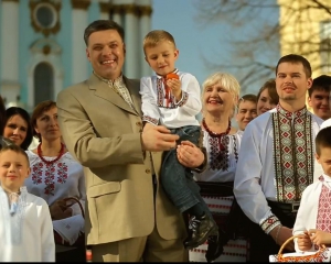 Центральні телеканали відмовились розміщувати привітання Тягнибока, Яценюка і Тимошенко