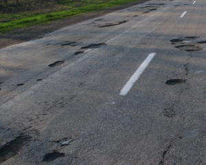 &quot;Досягнення&quot; Укравтодору: 30 тисяч км латаних доріг і тяжка праця без вихідних