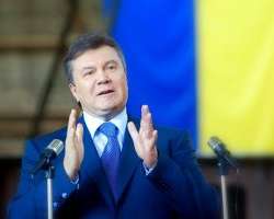 Янукович поздравил Украинцев с Первомаем и прорекламировал новый закон о занятости населения