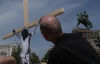 Протест против абортов: На Софиевской площади установили кресты с фото эмбрионов