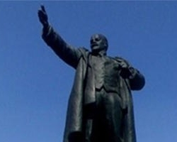 Міліція затримала "свободівця" через димову шашку під пам'ятником Леніну