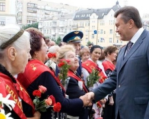 Янукович розповів ветеранам, як у них постійно зростають пенсії