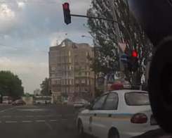У Донецьку даішники ганяють на &quot;червоний&quot; та створюють аварійні ситуації