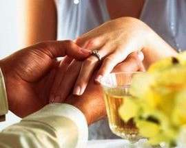 На помолвке считают расходы на свадьбу и обсуждают список гостей
