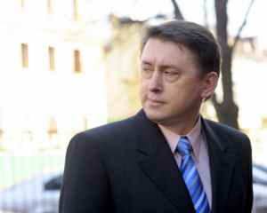 Мельниченко до полуночи "держал у заложниках" голову и секратаря Васильковской ТИК