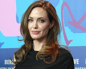 Анджелине Джоли отрезали грудь из-за риска рака