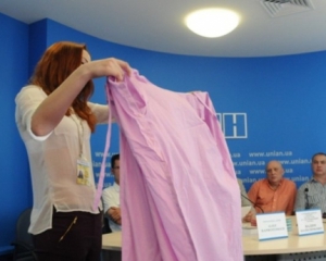 За попытку одеть Колесниченко в смирительную рубашку активистку оштрафовали на 51 грн