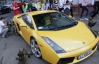"Припаркованный" Lamborghini мешал проехать машинам и трамваям в Киеве