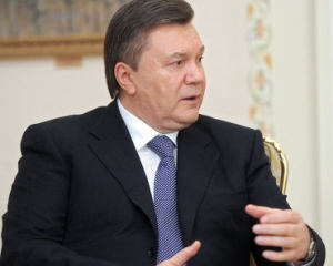 Янукович пообіцяв медикам підняти зарплати і загалом &quot;пакращити&quot; галузь