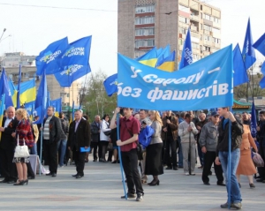 &quot;Концерт на тему антифашизму, а за чи проти - не знаю&quot; - студентів Донецька зганяють на мітинг