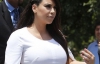 Беременная Ким Кардашьян носит тесные босоножки на каблуке