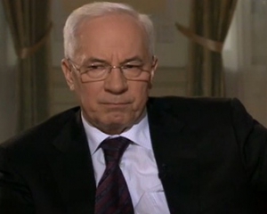 Азаров не згоден з повним позбавленням депутатів недоторканності