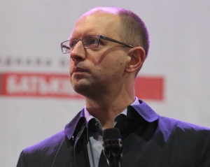 Яценюк заявив, що у 2015 році Тимошенко або помилує новий президент, або вона сама стане президентом