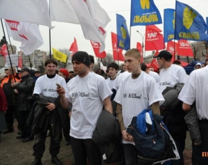 ПР бореться із фашистами в країні, де жоден політик не заявив про прихильність до таких ідей - експерт