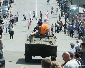 Міністр каже, що скандальний БТР належить опозиції, вони ж це називають брехнею