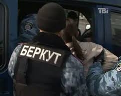 "Нас намагалися залякати" - у Межигір'ї затримали львівських журналістів