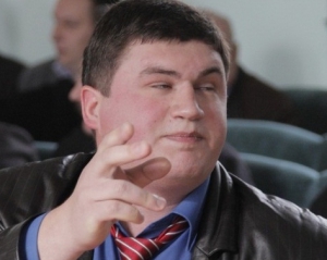 "Батькивщина "сообщила, что подозреваемый в убийстве депутат еще в марте был исключен из партии "за сотрудничество с Партией регионов"
