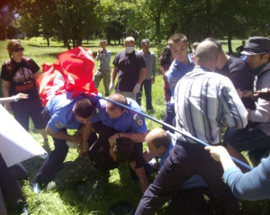 Правоохоронні органи затримали одного з нападників на журналіста в Броварах 