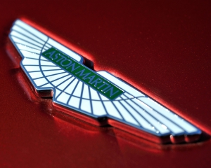 Aston Martin натякнув на підготовку таємничої новинки