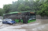 Злива у Харкові паралізувала рух транспорту: машини по вікна у воді