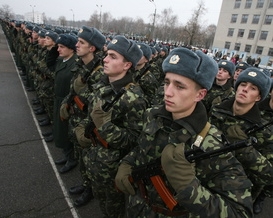 Перехід на контрактну армію перенесли аж на 2017 рік