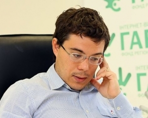 Киевским депутатам-оппозиционерам советуют сдать мандаты и блокировать совет