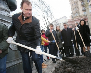 У Попова сказали, що італійці пересадять каштани на Хрещатику за 1 євро