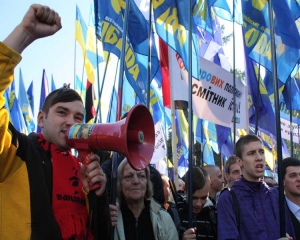 &quot;Свобода&quot; пообіцяла надавати владі по руках за майбутні фальсифікації на довиборах до Київоблради