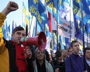 &quot;Свобода&quot; пообещала надавать власти по рукам за будущие фальсификации на довыборах в Киевоблсовет