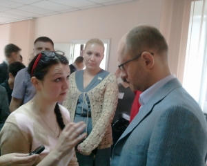 Яценюк попросил секретаря Васильковской ТИК не совершать должностного преступления