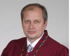 Судья Романюк назначен &quot;Семьей&quot; для возможного рассмотрения вопроса референдума - политолог