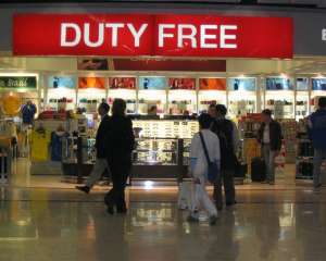 Украинцев обяжут покупать в duty free только с паспортом или билетом