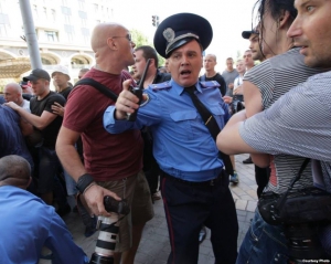 У справі побиття київських журналістів більшість міліціонерів відбулась доганами