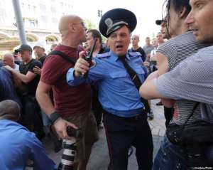 У справі побиття київських журналістів більшість міліціонерів відбулась доганами