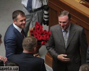 Верховная Рада заказала цветов на 260 тысяч бюджетных денег