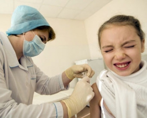 В Раде зарегистрирован законопроект, который позволит детям идти в школу без прививок