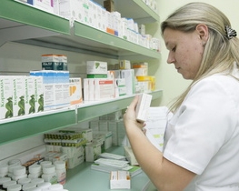 Азаров поручил МООЗ регулировать цены популярных лекарств