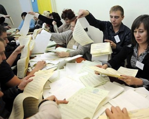 "Регионы" с коммунистами инициируют выборы на проблемных округах в августе