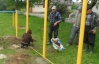 На Рівненщині селяни толокою на пустирі збудували спортивний майданчик