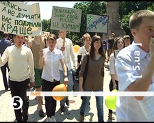 ЛНУ ім. І. Франка вже третій тиждень без ректора - студенти влаштували марш протесту